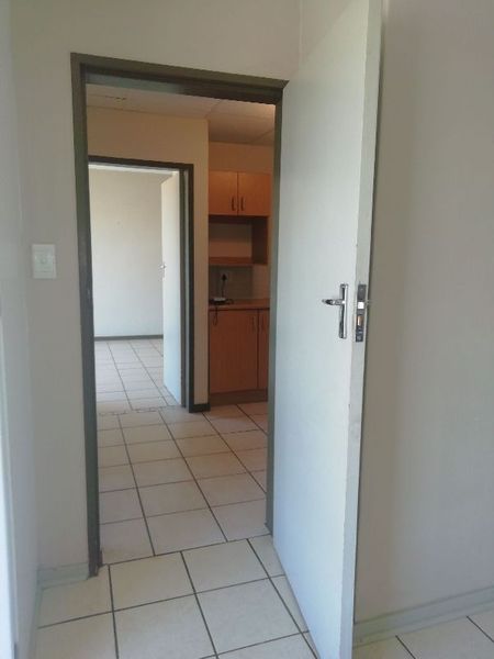 1 Bedroom Property for Sale in Kannoniers Park North West